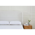 Cama King con respaldo alto tapizada de estilo minimalista para un sueño reparador y un dormitorio elegante