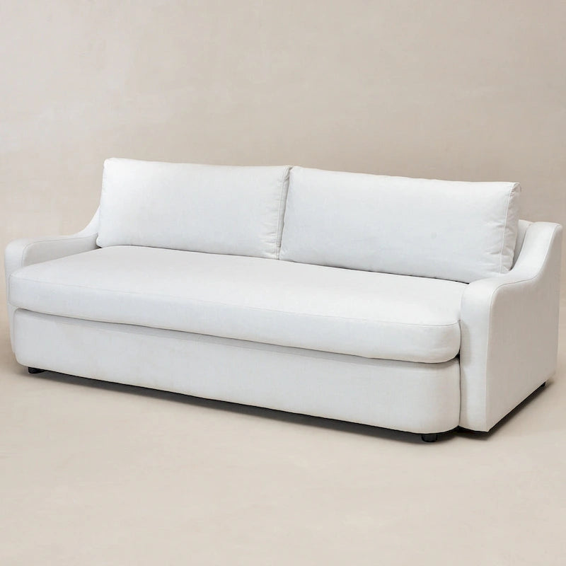 Sofá de tres plazas tapizado en lino con asientos profundos y cojines reversibles