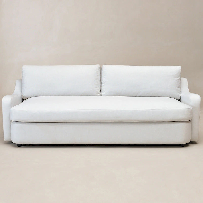 Sofá de tres plazas tapizado en lino con asientos profundos y cojines reversibles