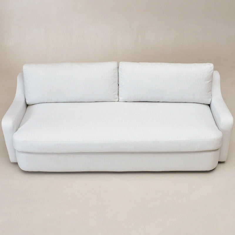 Sofá de tres plazas tapizado en lino con asientos profundos y cojines reversibles