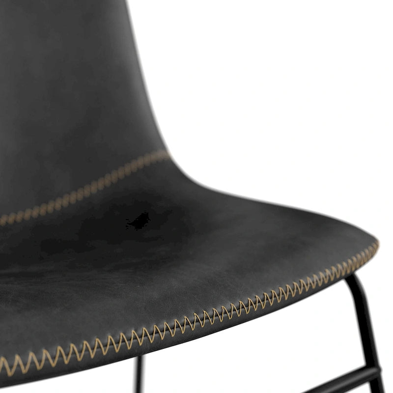 Sillas auxiliares de piel vegana con patas negras (Juego de 2)