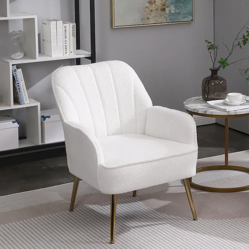 Sillón moderno con apoyabrazos anchos