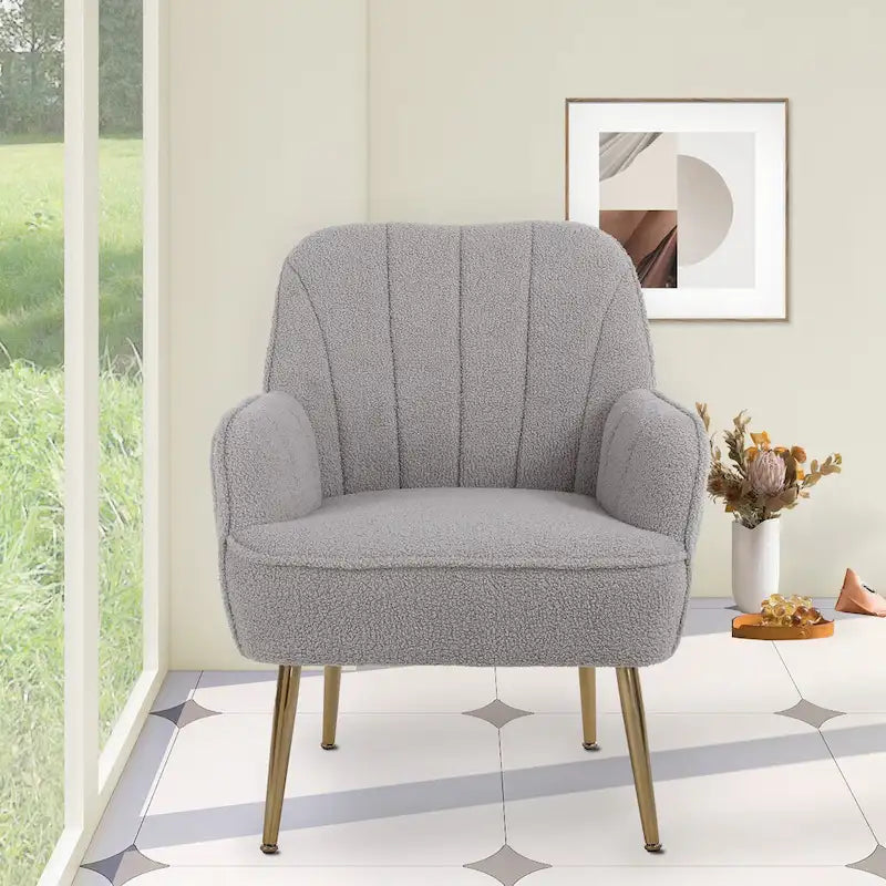 Sillón moderno con apoyabrazos anchos