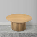 Mesa de centro redonda con base acanalada de madera de mango marrón natural